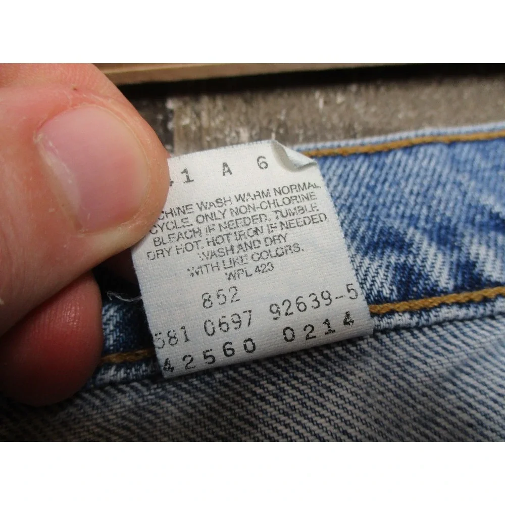 Vintage Levis 560 Jeans Men 36x32 Fit 34x31 Loose Fit Tapered Denim Made USA 90s